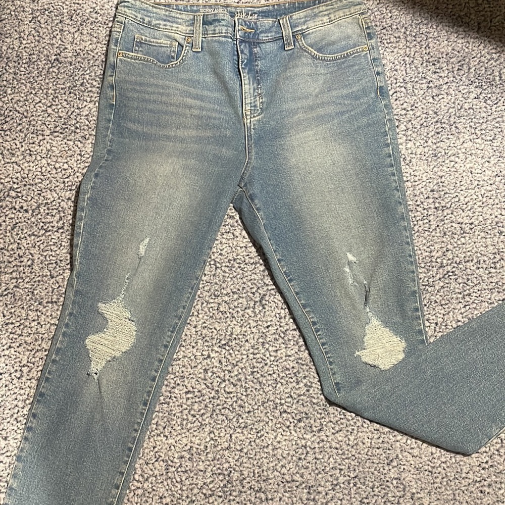 🆕Jeans - Picture 2 of 6